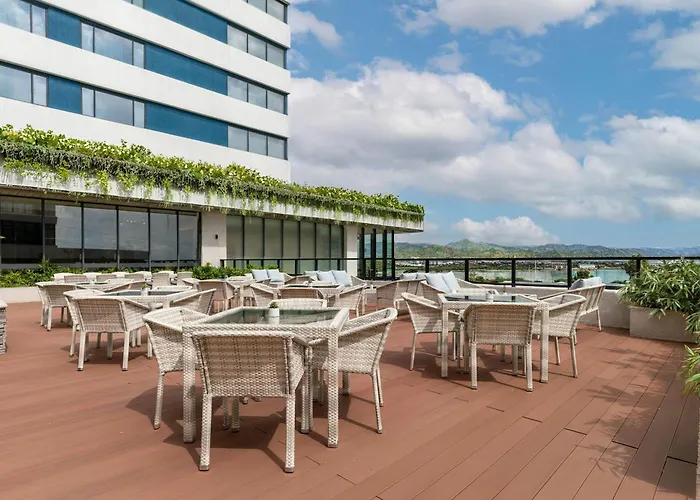 Fairfield By Marriott Cebu Mactan Hotel 4*