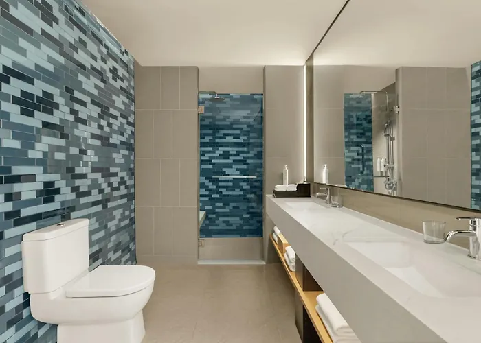 Fairfield By Marriott Cebu Mactan Hotel 4*