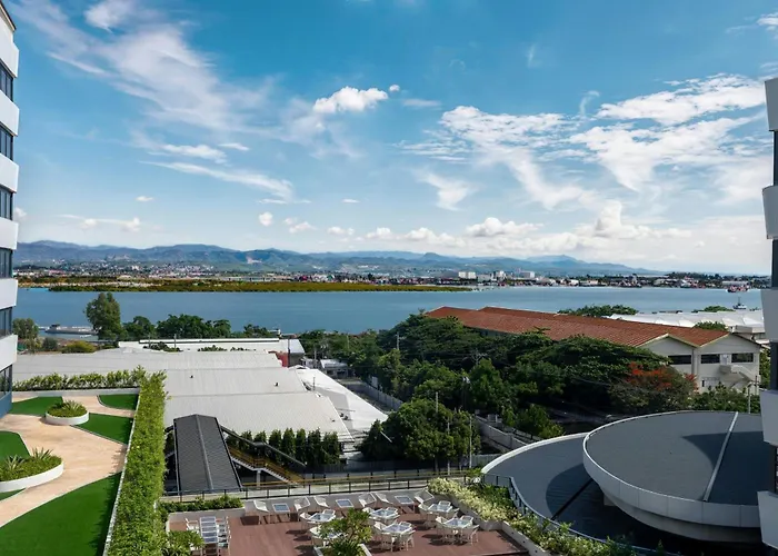 Fairfield By Marriott Cebu Mactan Hotel 4*