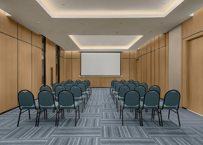 Fairfield By Marriott Cebu Mactan Hotel 4*