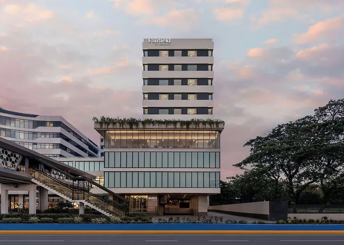 Fairfield By Marriott Cebu Mactan Hotel 4*