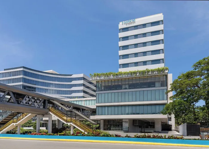Fairfield By Marriott Cebu Mactan Hotel 4*
